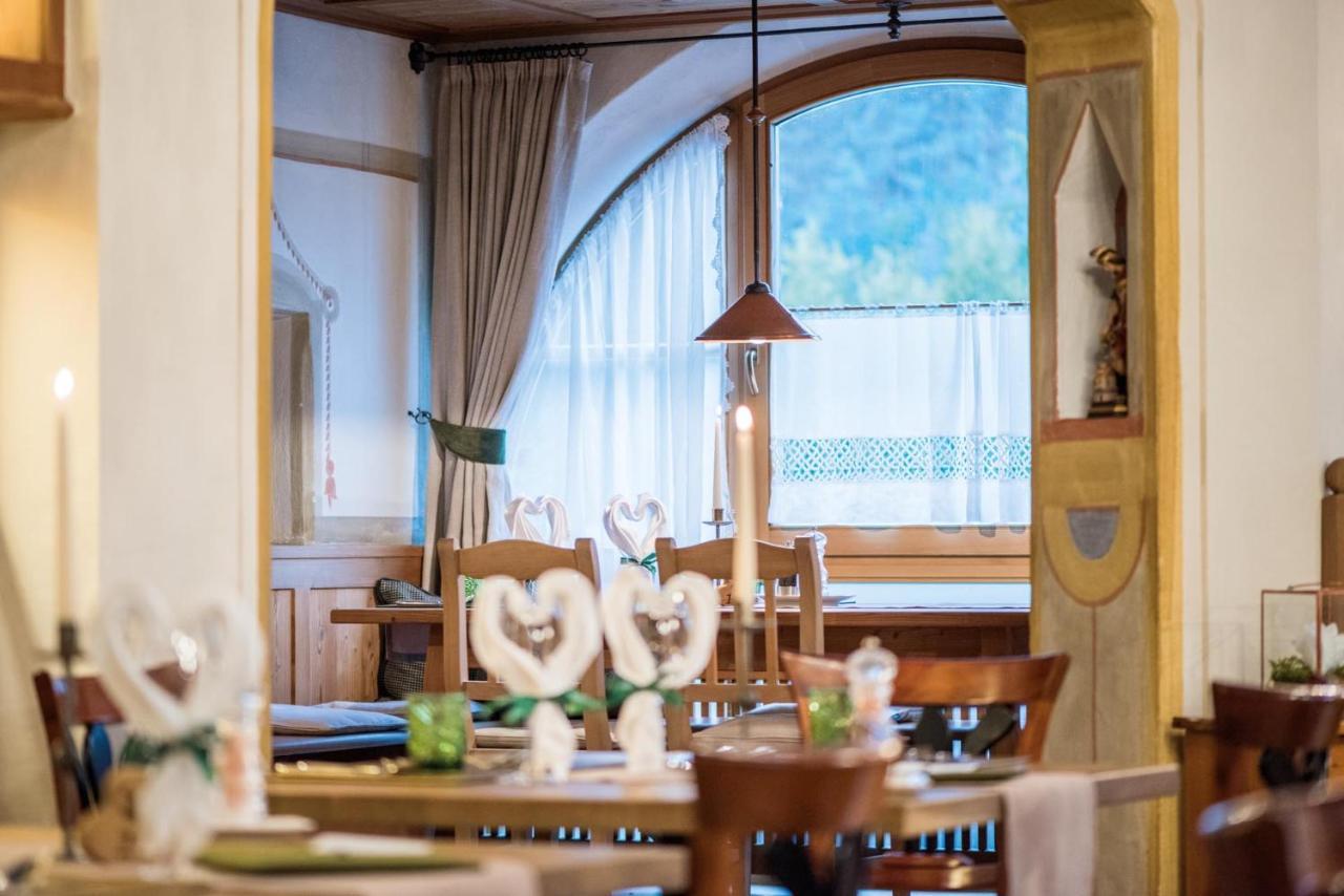 Hotel Edelweiss Braies  Bagian luar foto