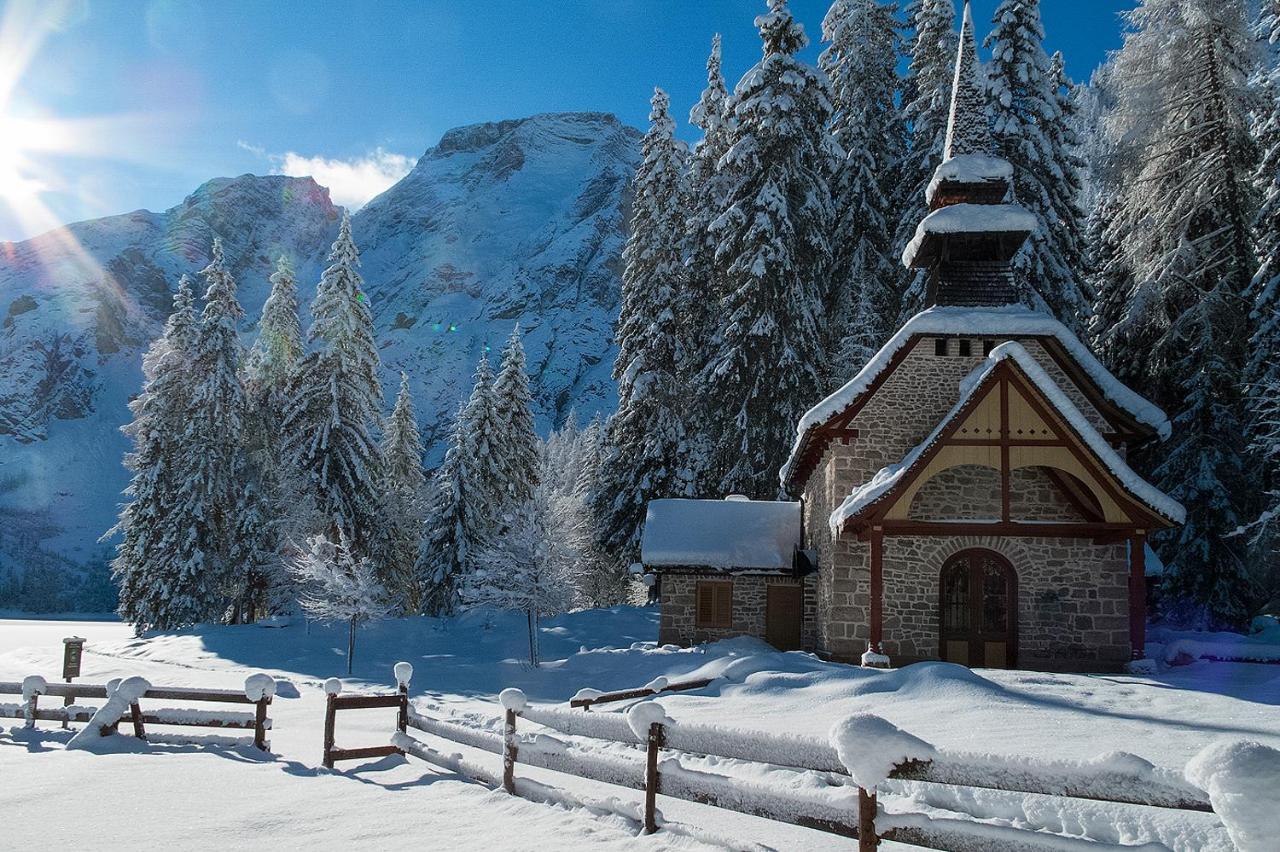 Hotel Edelweiss Braies  Bagian luar foto