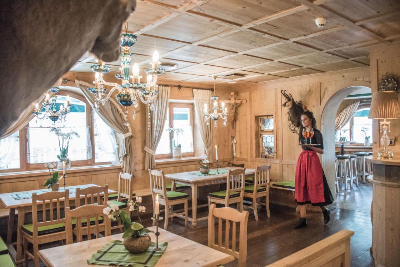 Hotel Edelweiss Braies  Bagian luar foto