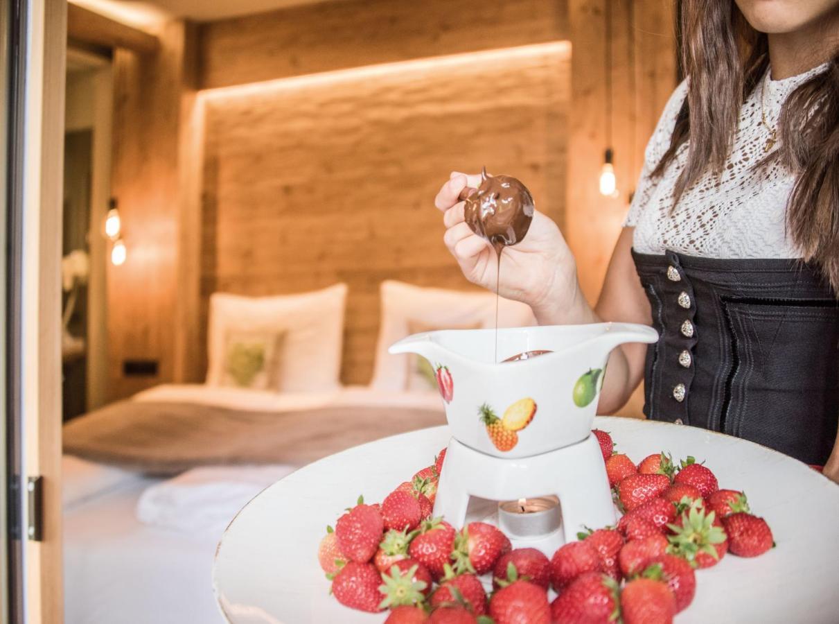 Hotel Edelweiss Braies  Bagian luar foto