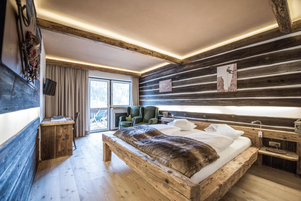 Hotel Edelweiss Braies  Bagian luar foto