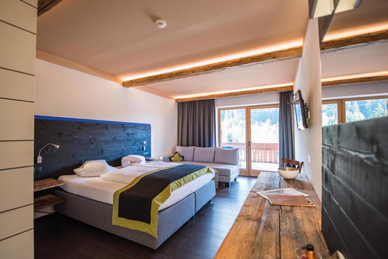Hotel Edelweiss Braies  Bagian luar foto