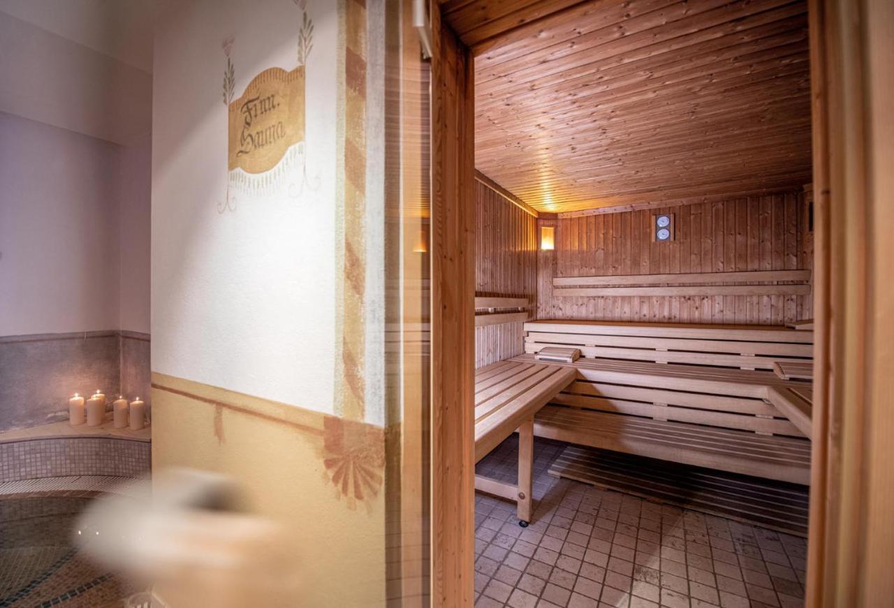 Hotel Edelweiss Braies  Bagian luar foto
