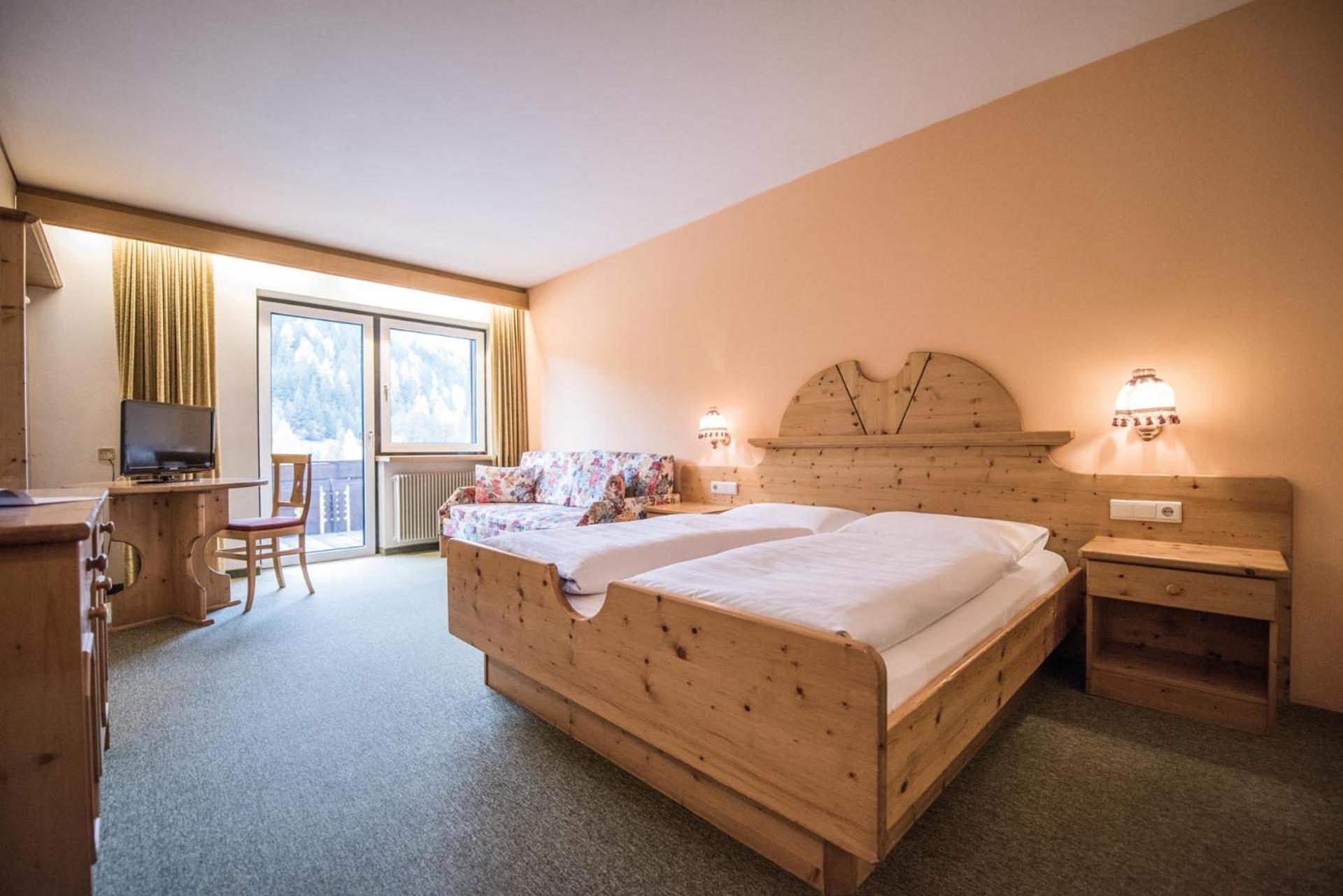 Hotel Edelweiss Braies  Bagian luar foto