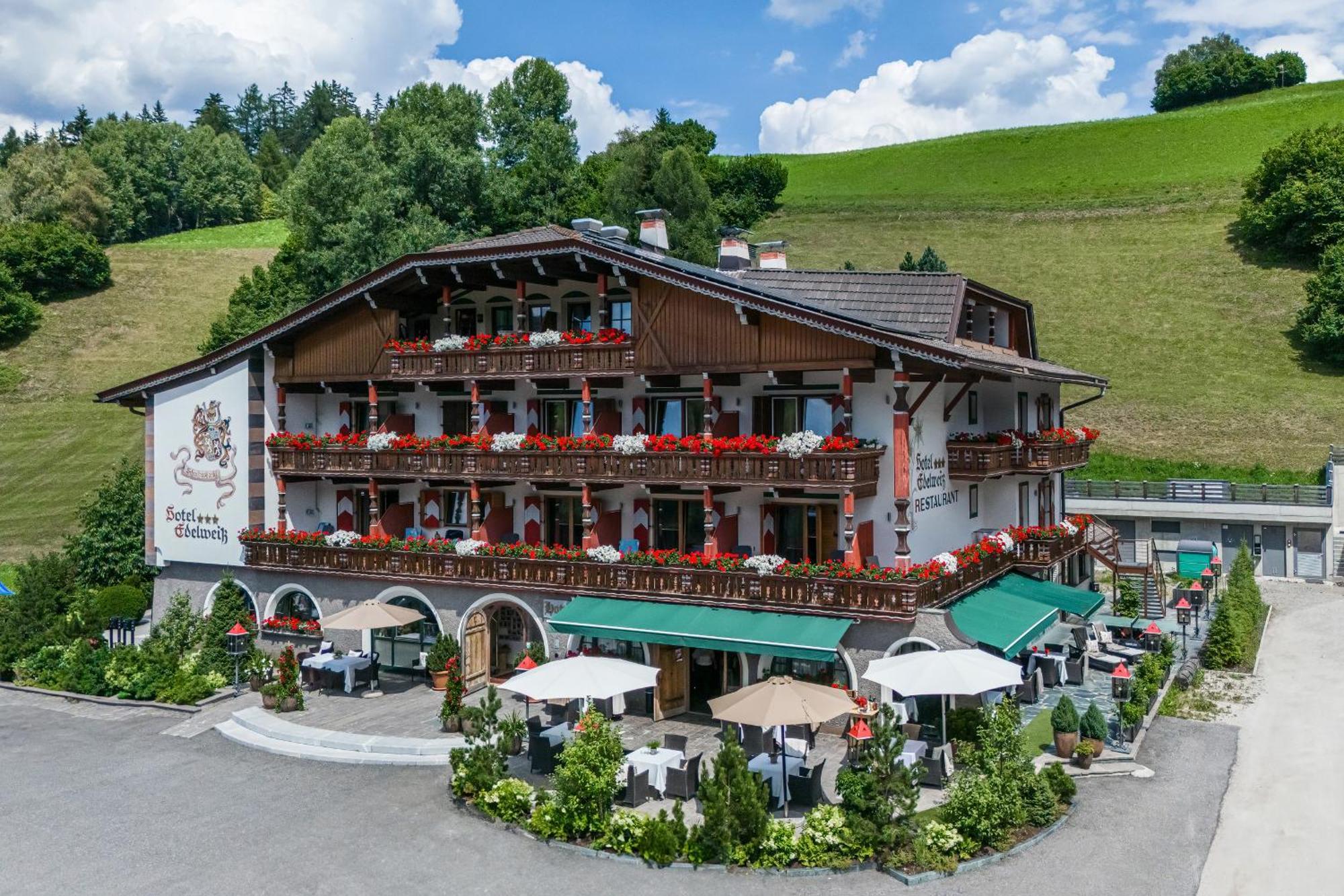 Hotel Edelweiss Braies  Bagian luar foto