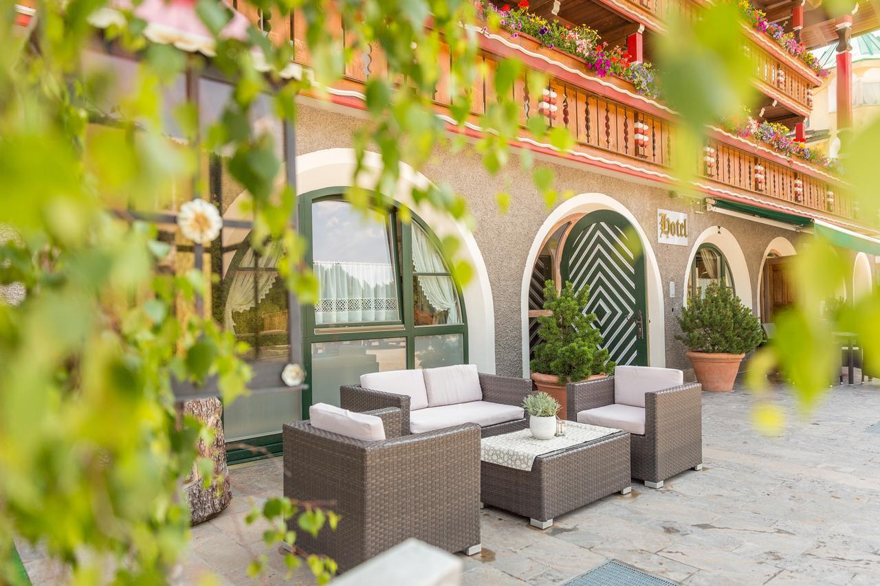 Hotel Edelweiss Braies  Bagian luar foto