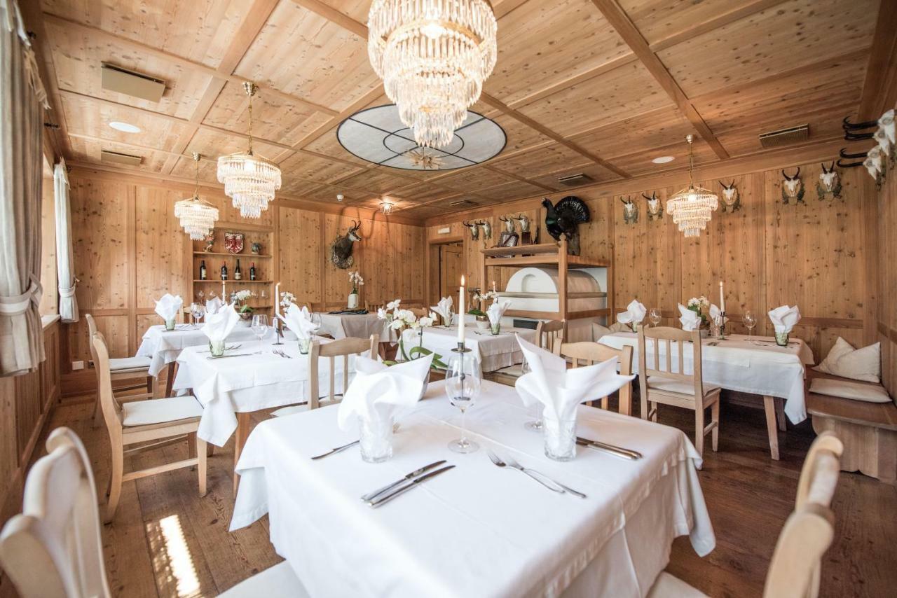 Hotel Edelweiss Braies  Bagian luar foto