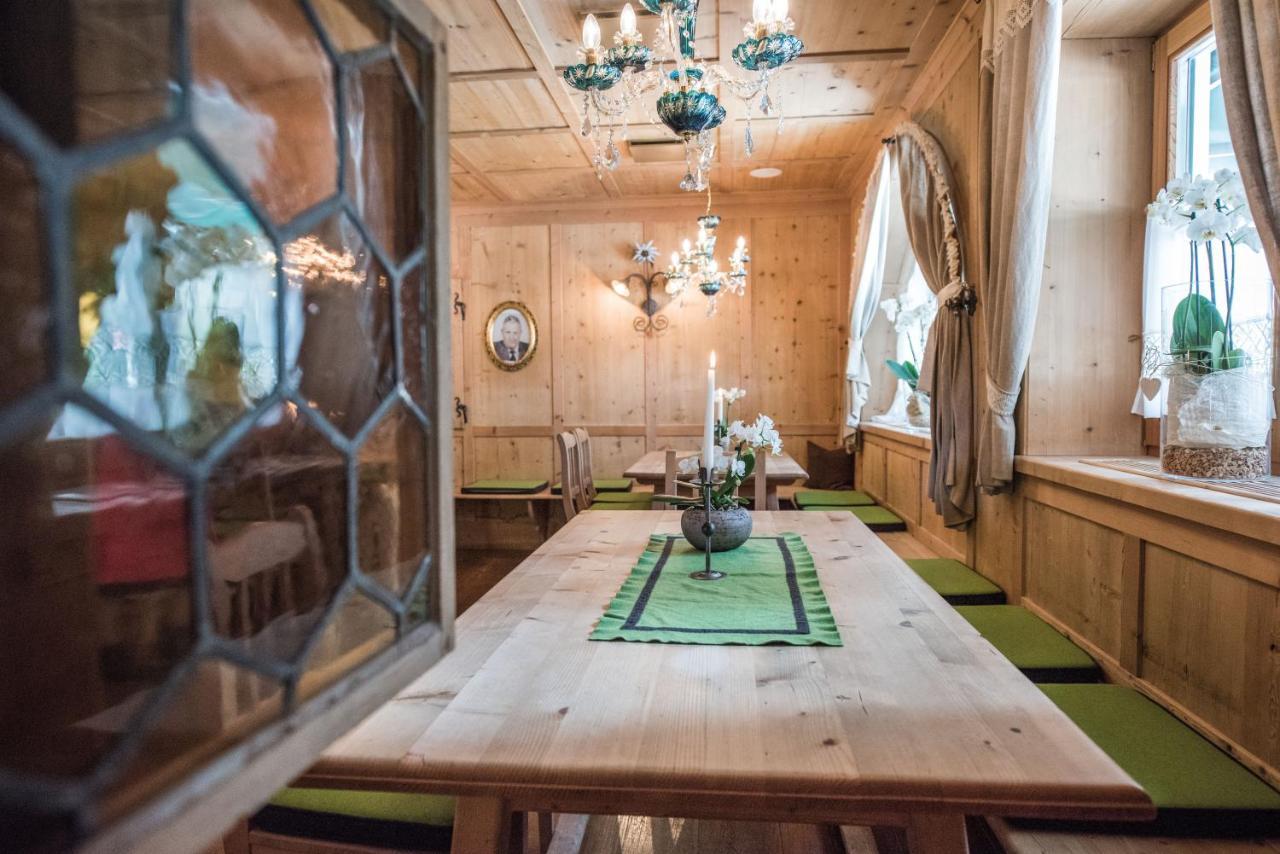 Hotel Edelweiss Braies  Bagian luar foto